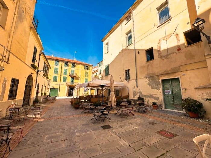 Appartamento trilocale in vendita in Piazza San Domenico, Centro, Albenga