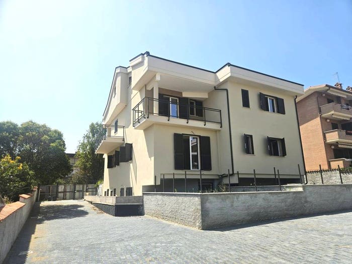 Appartamento trilocale in vendita in Via Francavilla di Sicilia, Borghesiana, Roma