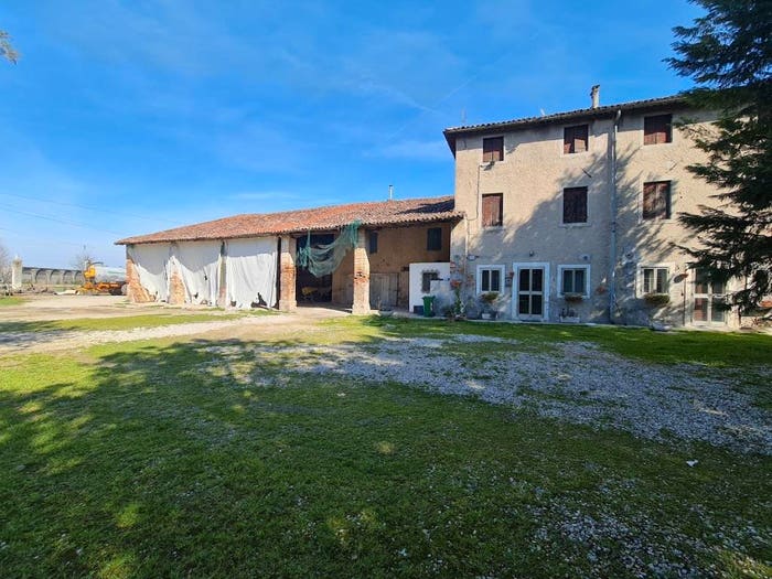 Casa con 6 locali in vendita in Via delle Salette, Nogarole Rocca