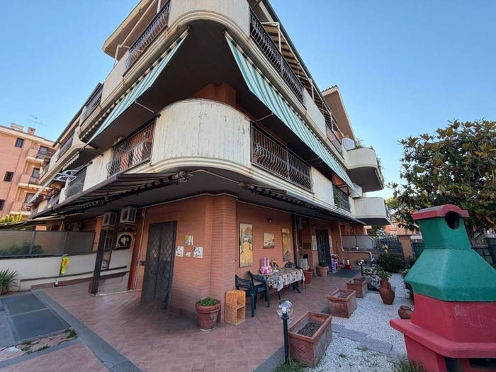 Appartamento con 6 locali in vendita in Via Edmondo De Amicis, Santa Maria delle Mole, Marino