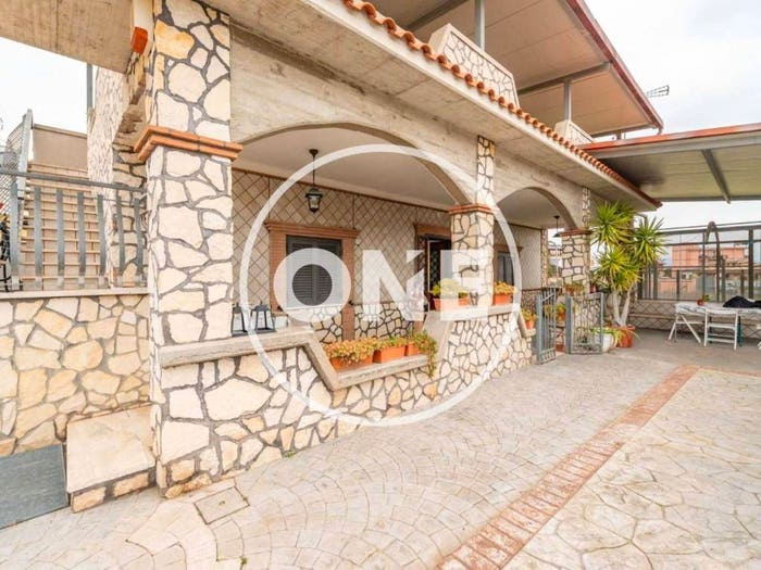 Casa trilocale in vendita in Via Oniferi, Rocca Cencia, Roma