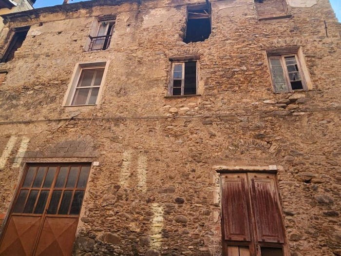 Casa con 6 locali in vendita in Via Curenna, Pogli, Ortovero