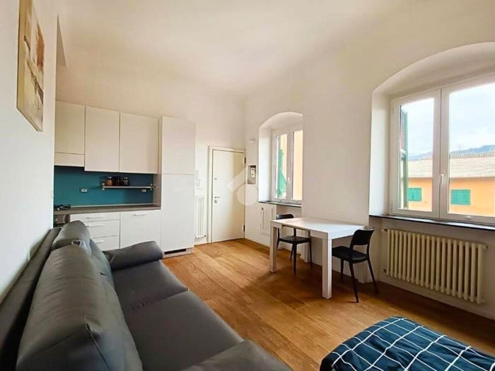 Appartamento trilocale in vendita in Via Ponterotto, Marassi, Genova