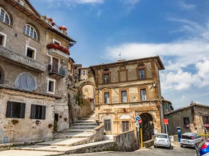 Appartamento trilocale in vendita in Via Arco Oscuro, Centro, Rocca Massima