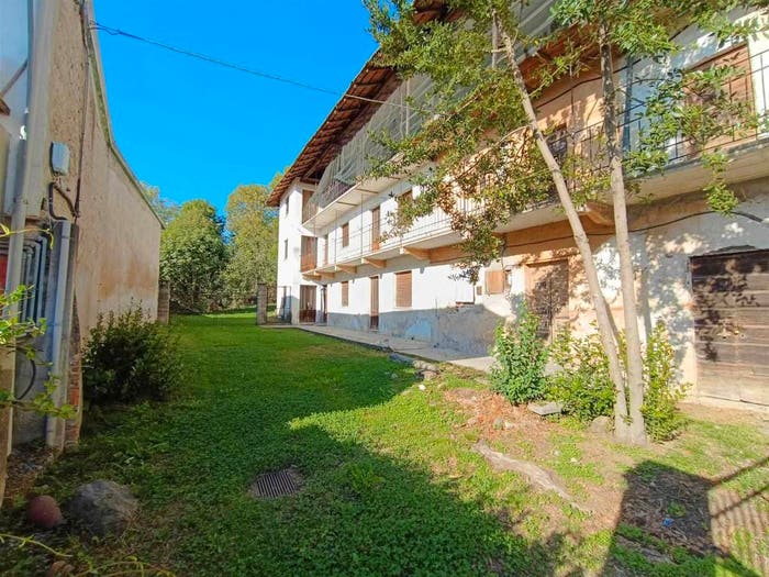 Casa con 6 locali in vendita in GatticoVeruno