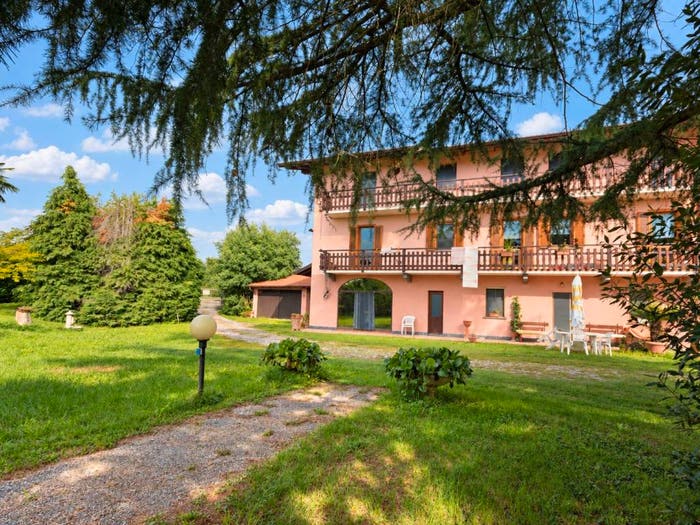 Casa con 6 locali in vendita in Via Merendalunga, Centro, Oleggio