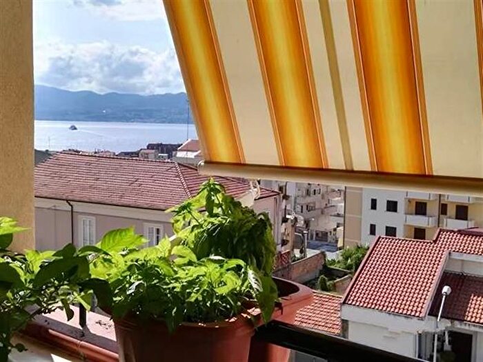 Appartamento trilocale in vendita in Via Torre Telegrafo, Villa San Giovanni