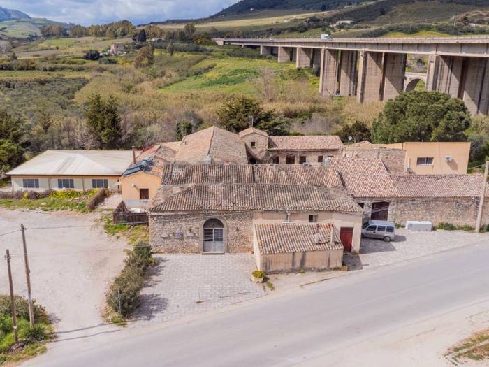Casa con 6 locali in vendita in CalatafimiSegesta