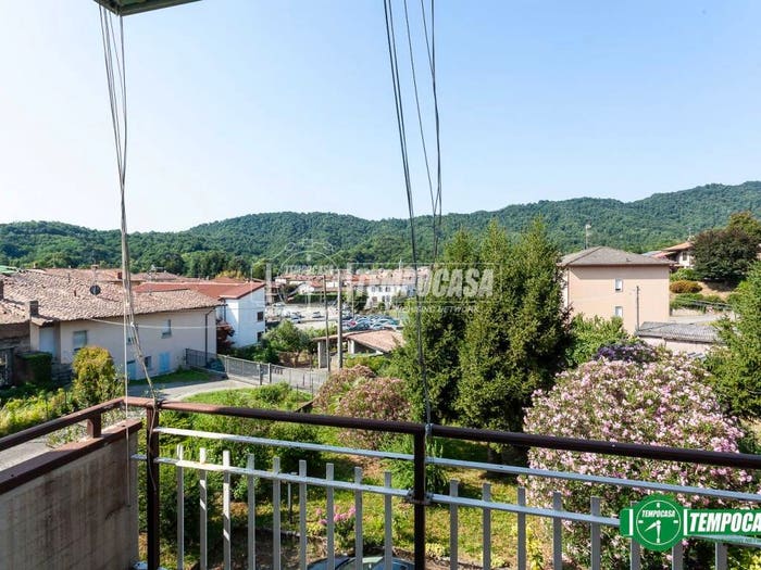 Appartamento quadrilocale in vendita in Via Giosuè Carducci, Centro, Pontida