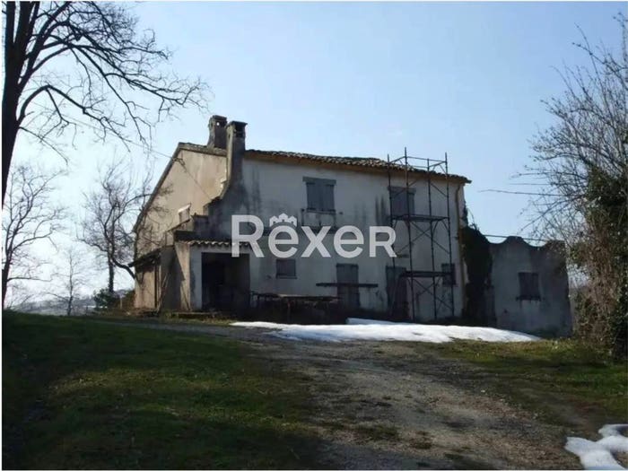 Casa con 6 locali in vendita in Via Casarotonda, Montefelcino