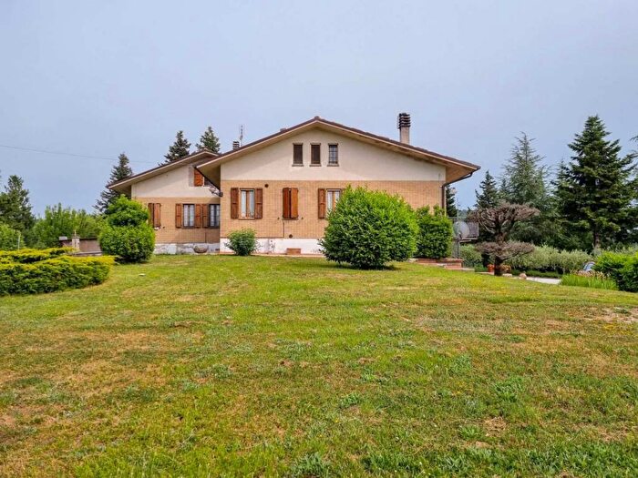 Casa quadrilocale in vendita in strada provinciale delle Cesane, Urbino