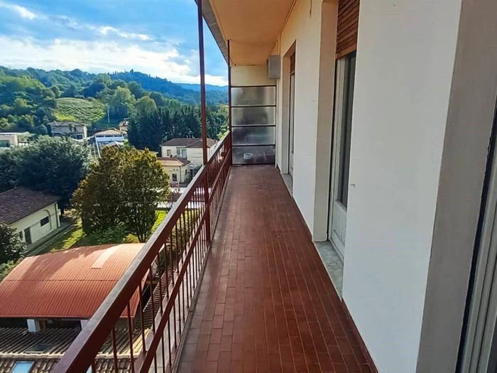 Appartamento con 6 locali in vendita in Via Ammiraglio Burzagli, Città, Montevarchi