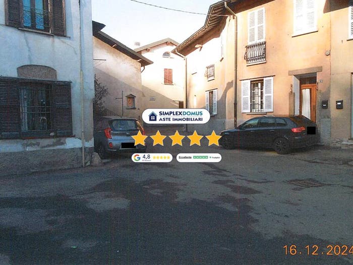 Appartamento con 6 locali in vendita in Via Borgo San Dazio, Agliate, Carate Brianza