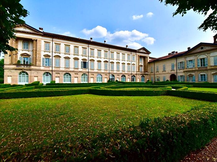 Casa con 6 locali in vendita in Via d'Adda Busca, Centro, Lomagna
