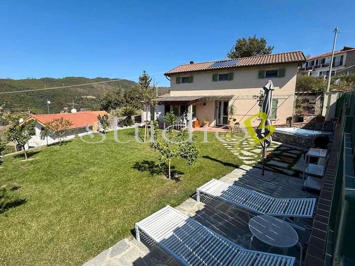 Casa con 6 locali in vendita in Corso Bernardo Leone, Seborga