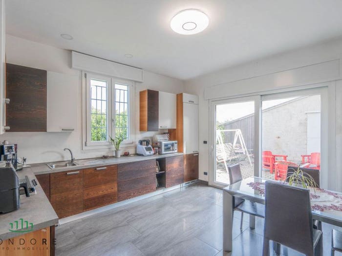 Casa con 6 locali in vendita in Pilastro, Bologna
