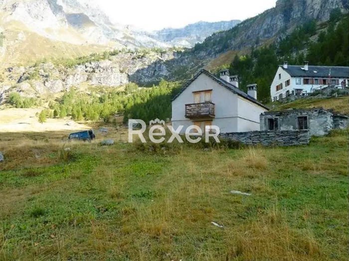 Casa quadrilocale in vendita in Via Alpe Veglia, San Domenico, Varzo