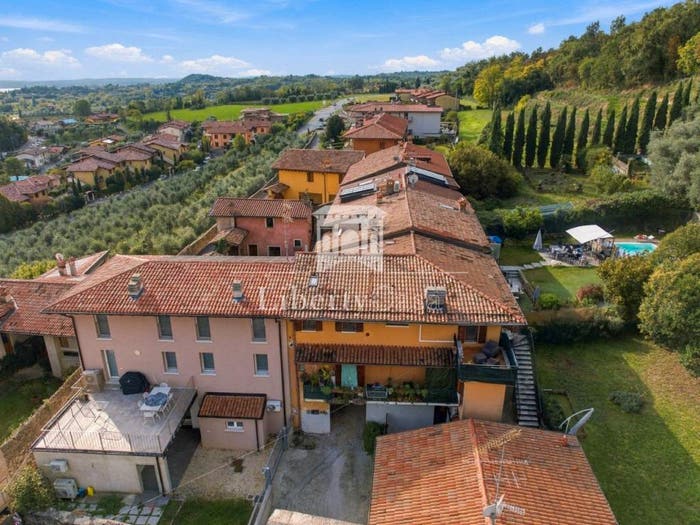 Appartamento trilocale in vendita in Via San Pietro, Polpenazze del Garda