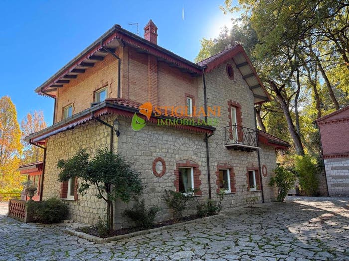 Casa con 6 locali in vendita in Viale Principe di Piemonte, Cese, Campobasso