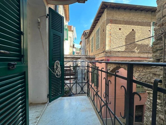 Appartamento quadrilocale in vendita in Via gioberti, Isolabona