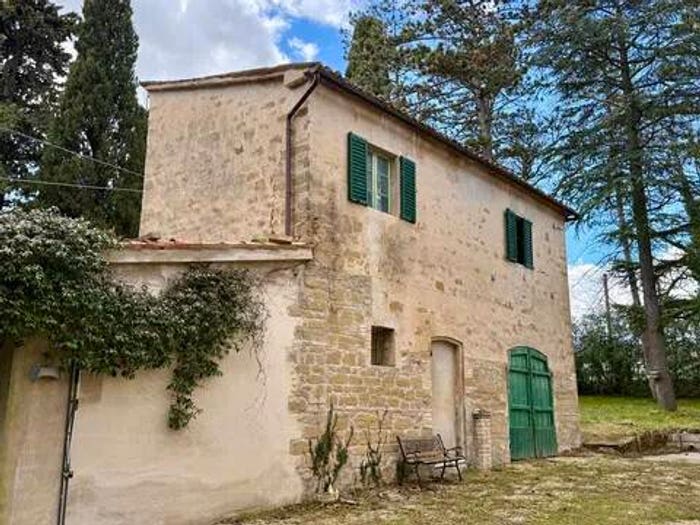 Casa con 6 locali in vendita in Via Colli, Serrapetrona