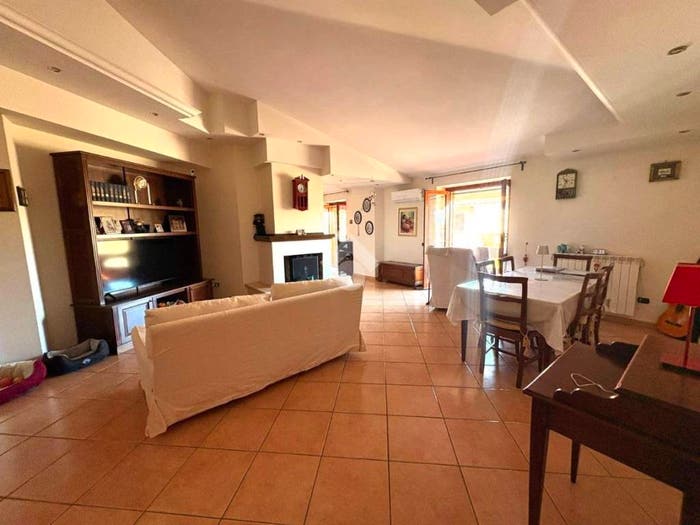 Appartamento con 5 locali in vendita in V Algidus, Centro, Lariano