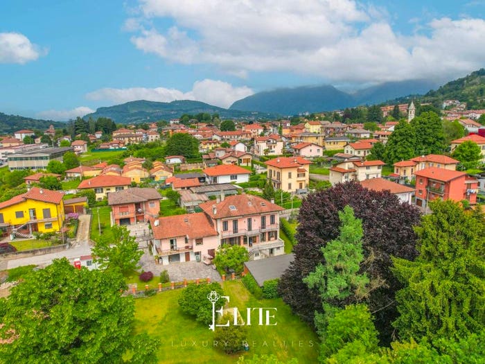 Casa con 6 locali in vendita in Strada Sottocastello, Cocquio, CocquioTrevisago