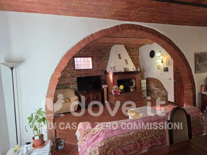 Casa con 6 locali in vendita in Via Fratelli Braschi, Acquaviva, Montepulciano