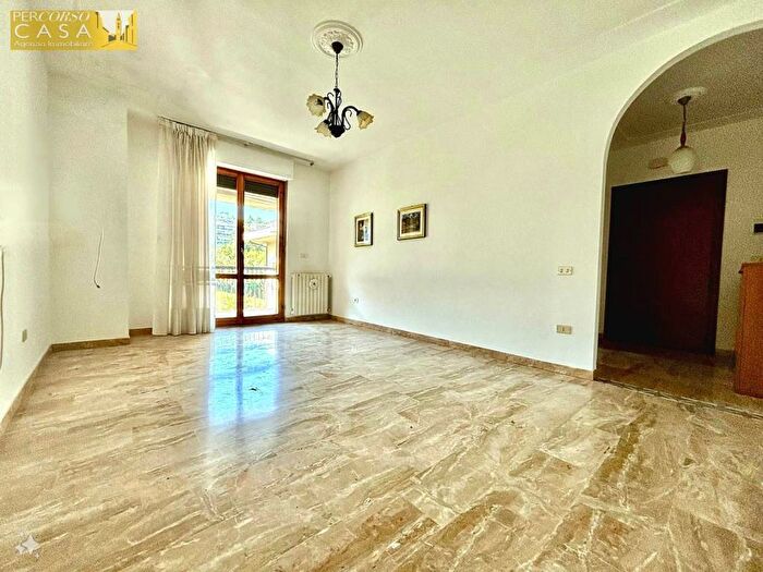Appartamento trilocale in vendita in Via Don Lorenzo Milani, Centro, Teramo