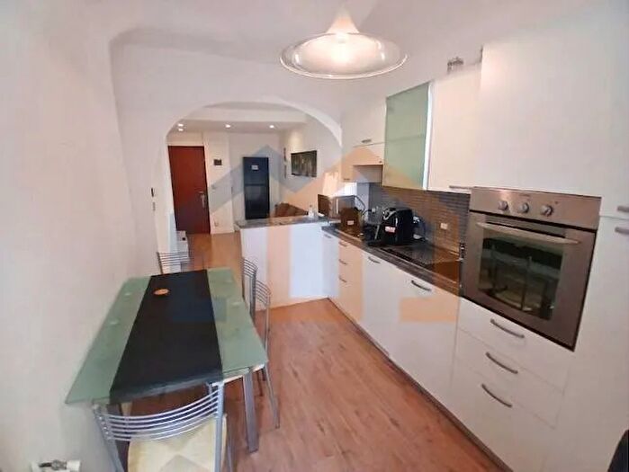 Appartamento quadrilocale in vendita in Via Untoria, Savona