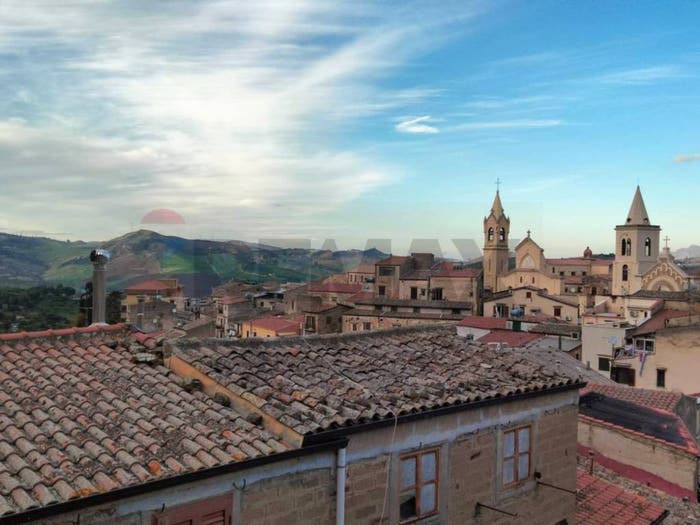 Appartamento con 6 locali in vendita in VIA FONTE VECCHIA, Mezzojuso