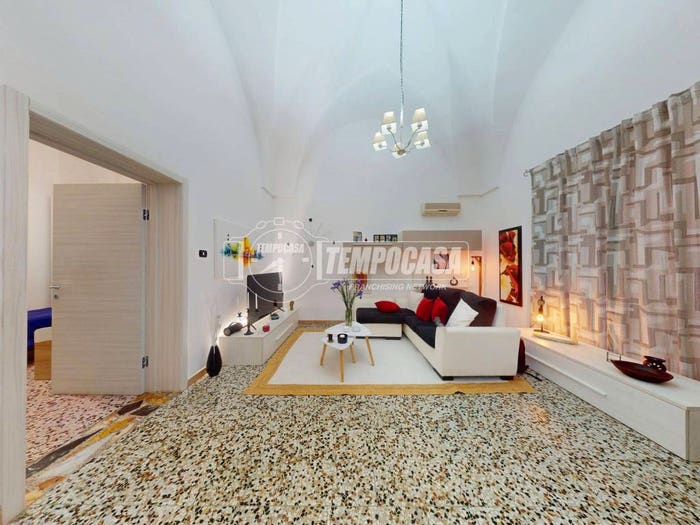 Appartamento con 6 locali in vendita in Via Giuseppe Verdi, Centro, Poggiardo