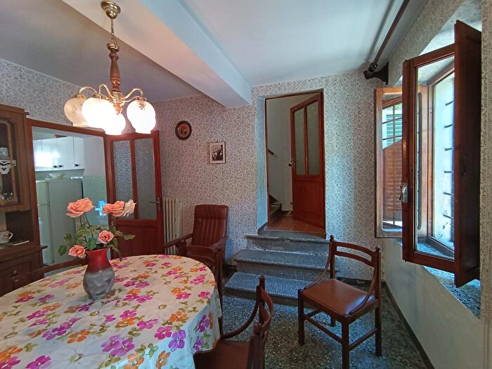 Casa quadrilocale in vendita in Gallicano
