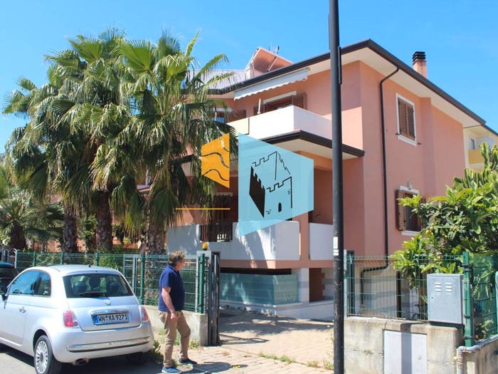 Casa con 6 locali in vendita in Via Salvo D'Acquisto, Rocca Imperiale Marina, Rocca Imperiale