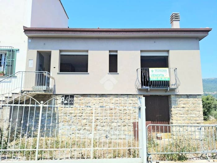 Casa trilocale in vendita in Via IV Novembre, Diano Borello, Diano Arentino