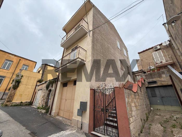 Casa con 5 locali in vendita in via Ricciotti, Buscemi