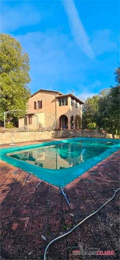 Casa con 6 locali in vendita in Monteriggioni