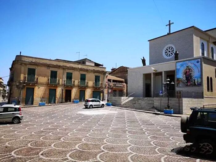 Casa con 6 locali in vendita in Piazza Santo Stefano, Varapodio