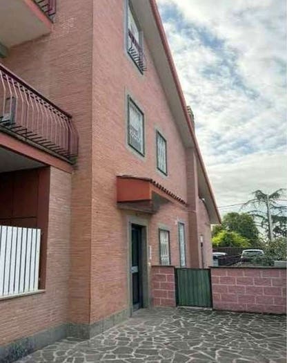 Appartamento quadrilocale in vendita in Via Bondeno, Vitinia, Roma