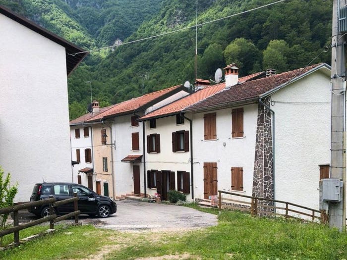 Casa trilocale in vendita in Via Vanzi, Laghi