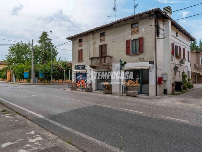 Casa quadrilocale in vendita in Caprara, Campegine