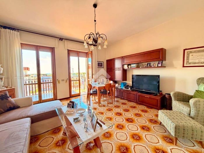 Appartamento con 5 locali in vendita in VIA EA MARIO, Rudiae Casermette, Lecce