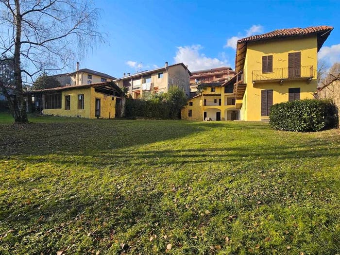 Casa con 6 locali in vendita in Pollone