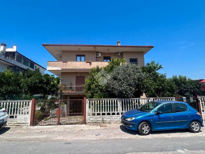 Appartamento quadrilocale in vendita in Via Catanzaro, Semicentro, Aprilia