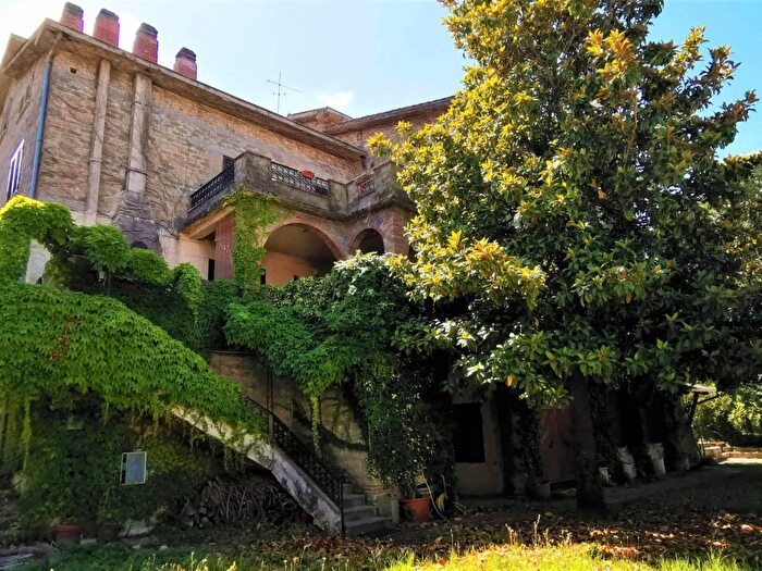 Casa con 12 locali in vendita in Via Rieti, Scandriglia