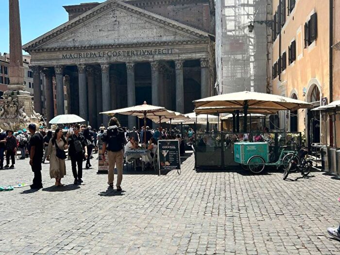 Appartamento trilocale in vendita in Via del Pantheon, Pantheon, Roma