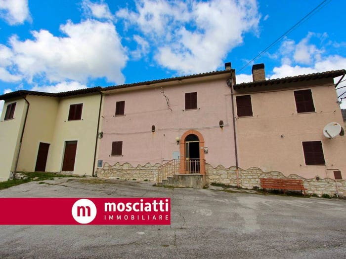 Casa con 6 locali in vendita in Via Contrada, Sefro
