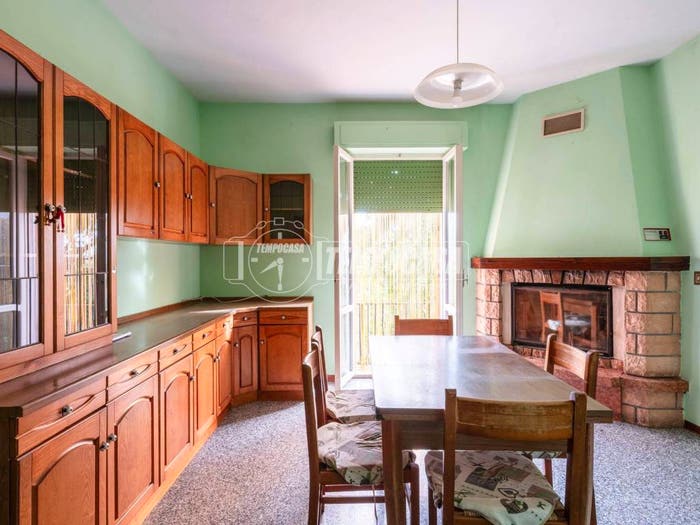 Appartamento con 6 locali in vendita in Via Sainale, Matelica