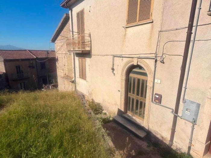 Casa con 5 locali in vendita in Piazza Regina Elena, Montaperto, Montemiletto