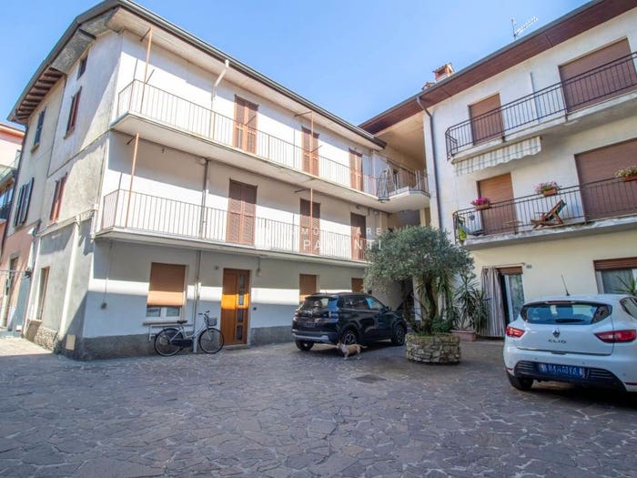 Casa con 6 locali in vendita in Via Camillo Benso di Cavour, Centro, Oggiono